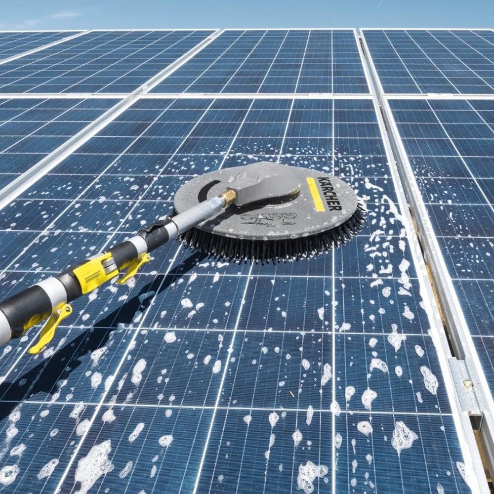 Limpeza profissional de painéis solares